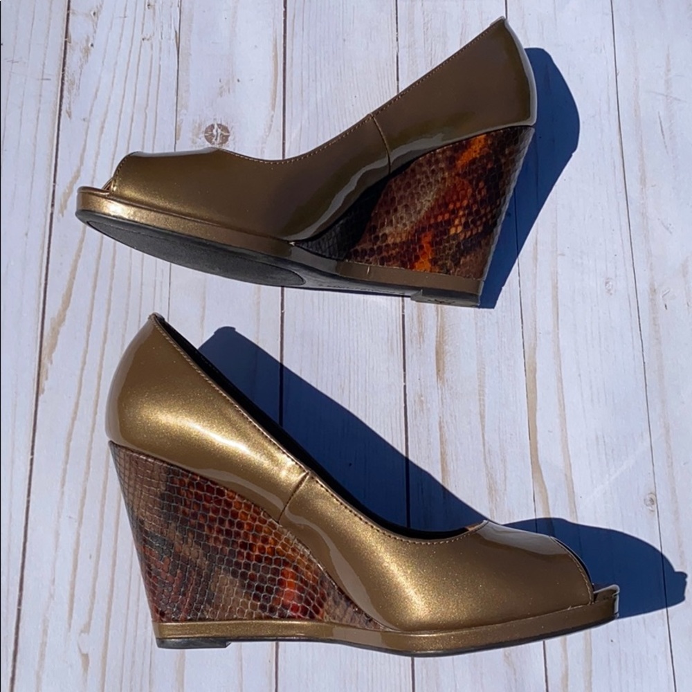 Donald J. Pliner Habiki Wedge Pump
